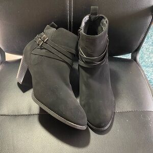 Top Moda Black Suede Ankle Boots With Buckle Accents Size 10